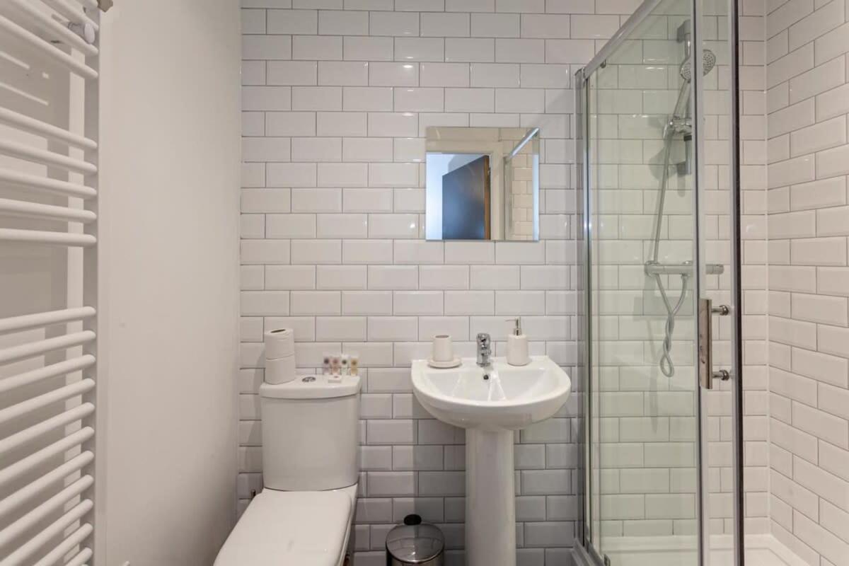 Stunning 2 Bed Flat 5Min To Old Trafford Stadium Manchester Extérieur photo