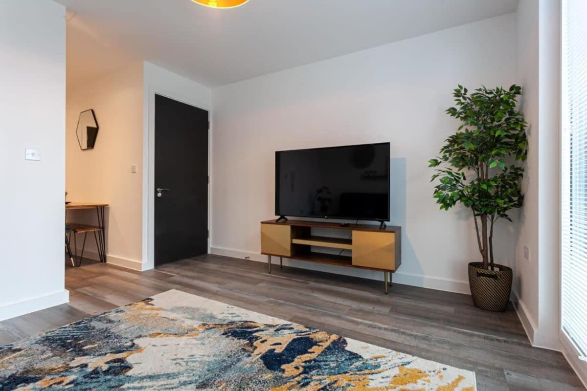 Stunning 2 Bed Flat 5Min To Old Trafford Stadium Manchester Extérieur photo