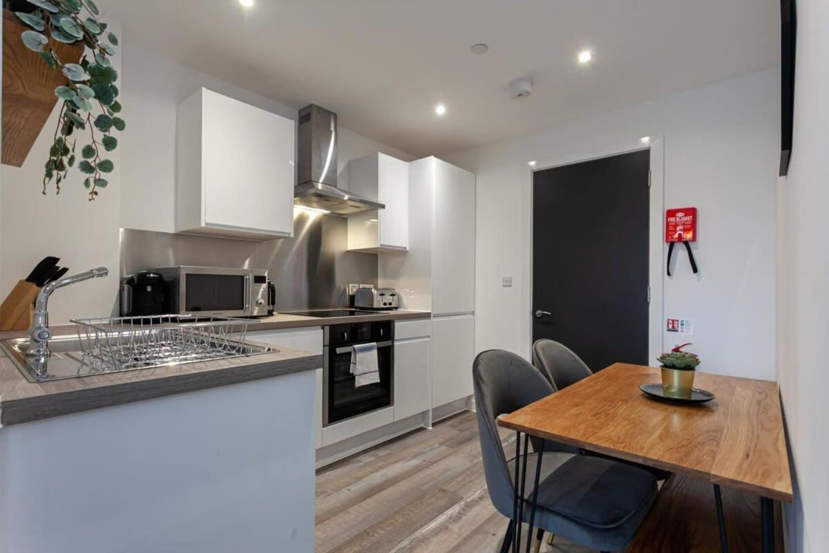 Stunning 2 Bed Flat 5Min To Old Trafford Stadium Manchester Extérieur photo