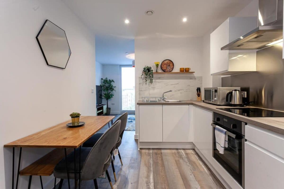 Stunning 2 Bed Flat 5Min To Old Trafford Stadium Manchester Extérieur photo